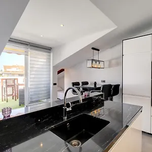 penthouse-deluxe-carolina-park-marbella.1costadelsol.com/