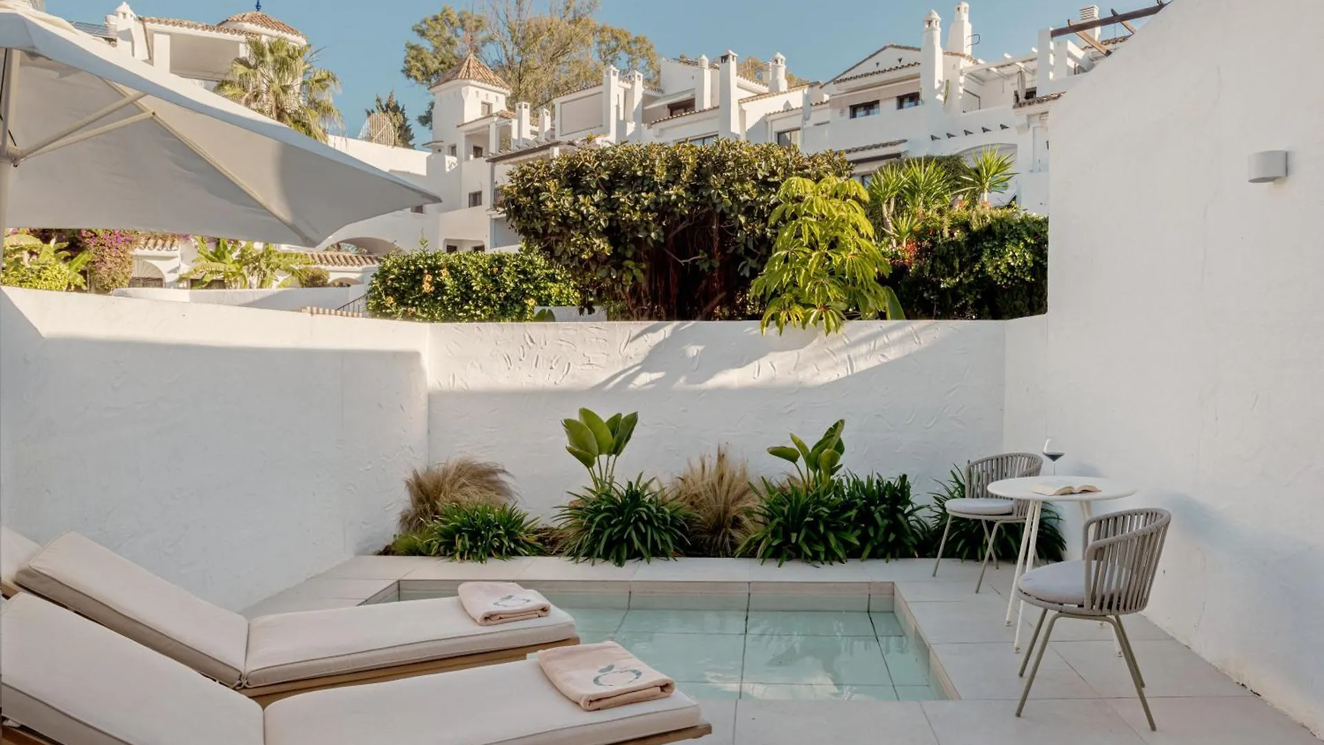 Anfitrion Villas & Suites Μαρμπέλλα