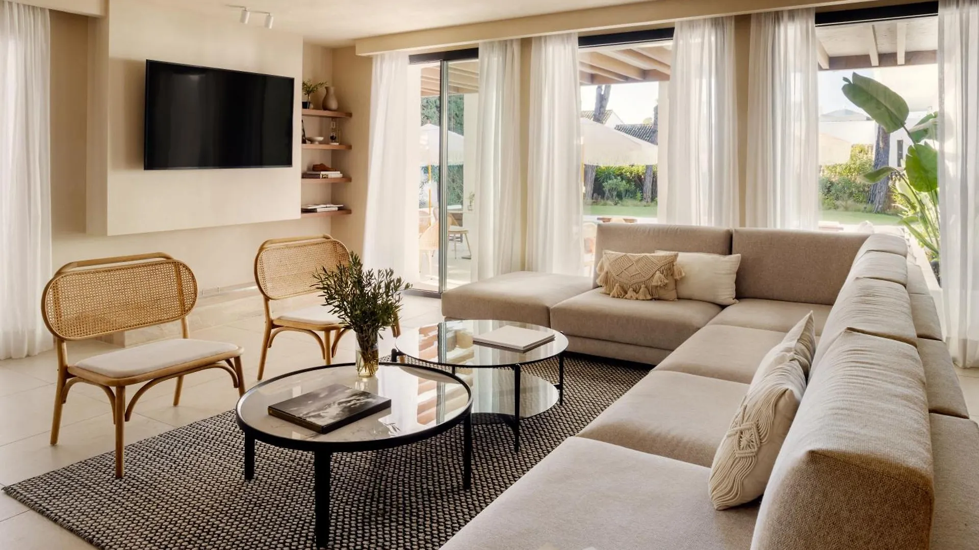 Anfitrion Villas & Suites Μαρμπέλλα 0*,