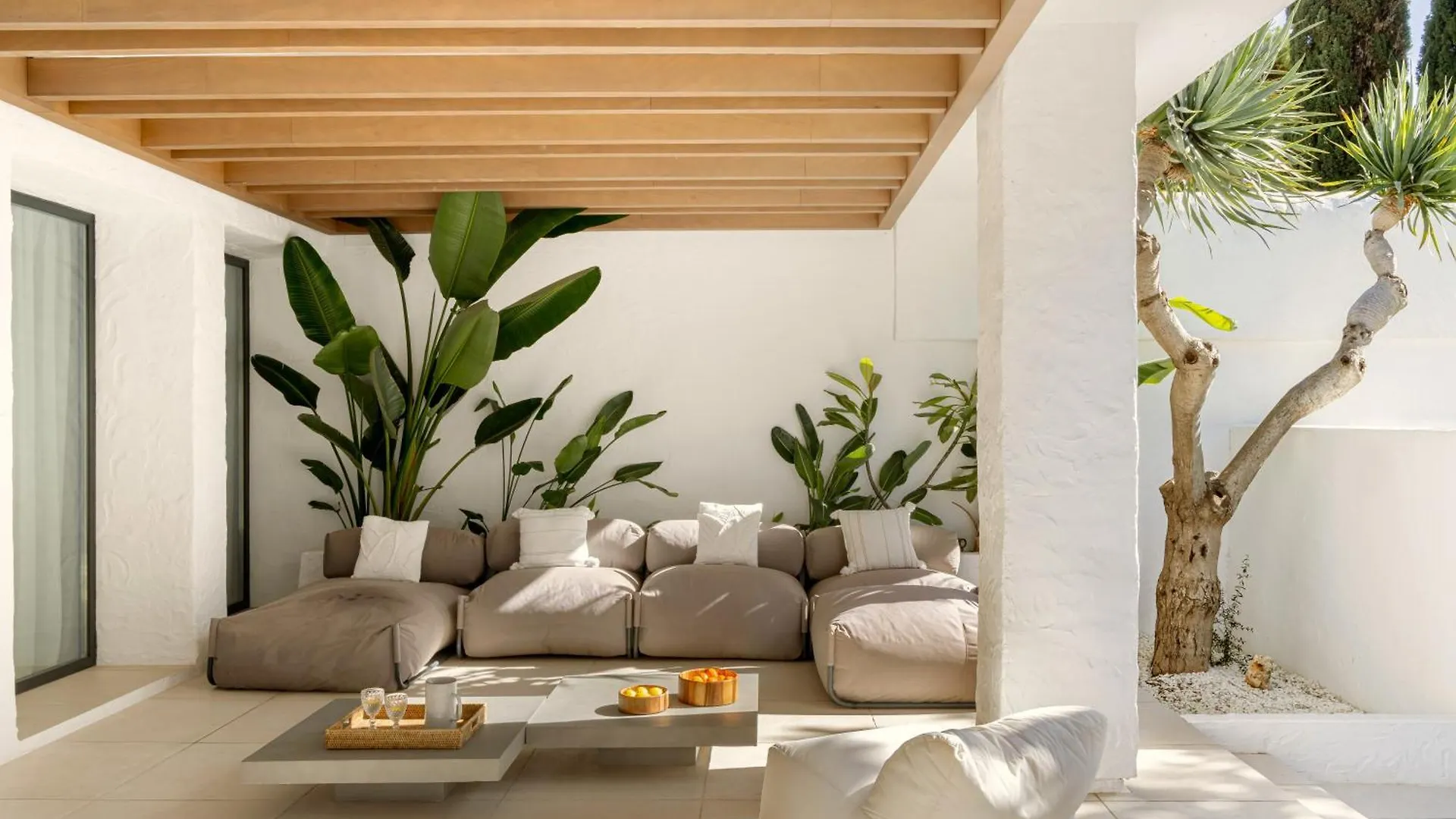 Anfitrion Villas & Suites Μαρμπέλλα